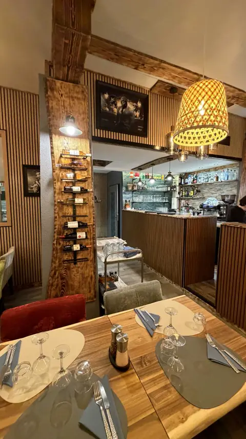 Le bar et la cave à vin